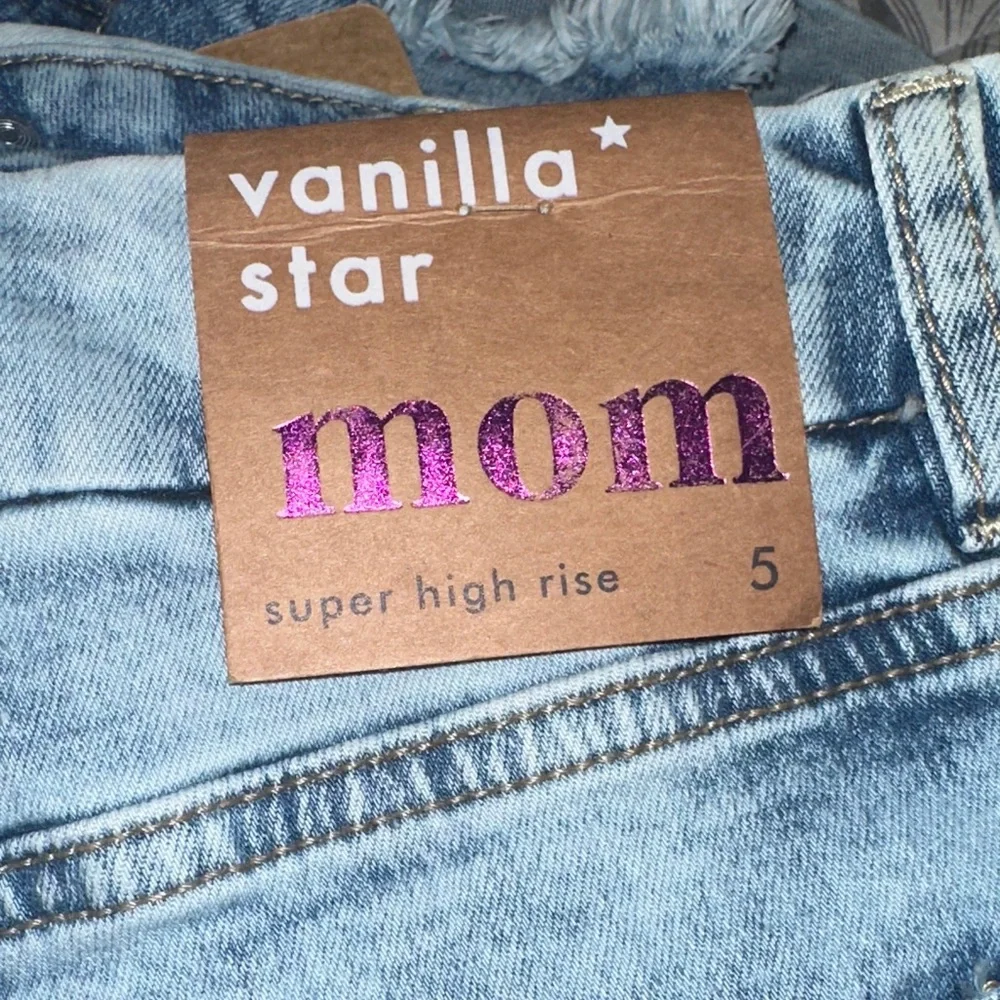 Women's High Waist Denim Shorts - Picture 4 of 4